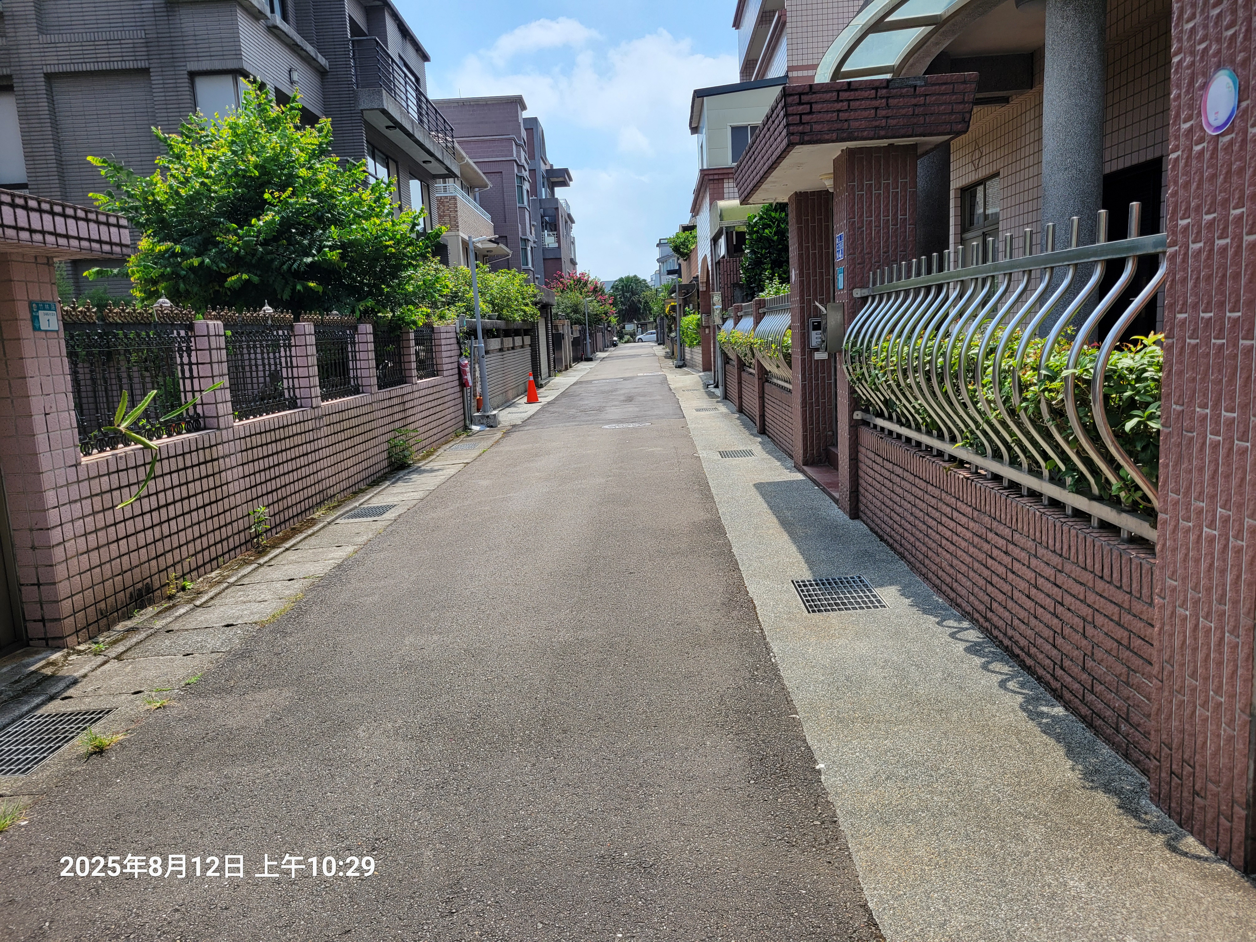 土地後面巷